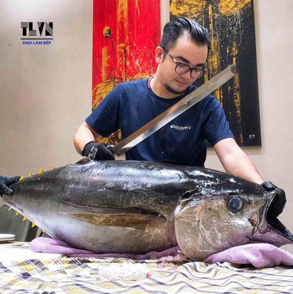 Which type of specialized knife is used to fillet tuna fish and other large fish?